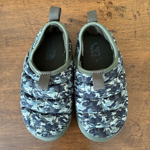 Kids North Face thermoball mules size 13 - Picture 2 of 5
